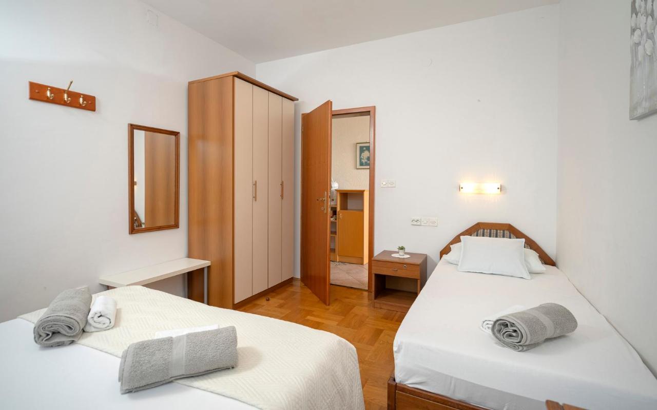Apartment Nela Kalina Jelsa  Exterior photo